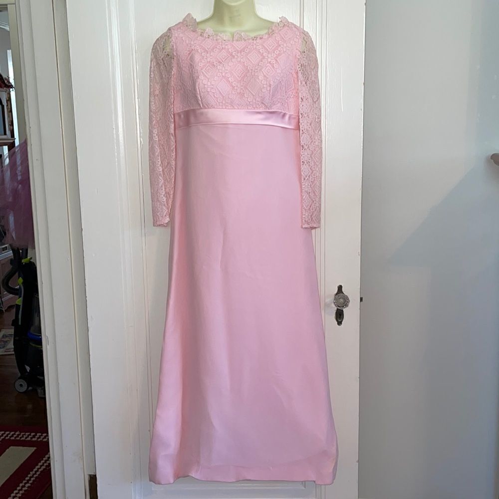 Vtg late 60s/early 70s pink high waist prom/party dress with lace bodice